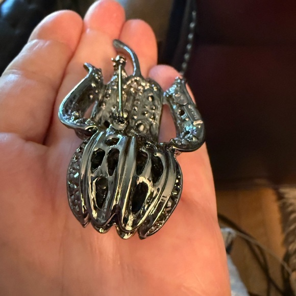 KJL Kenneth Jay Lane Black & Clear Crystal Flower Brooch – Statement Pin - Picture 4 of 6